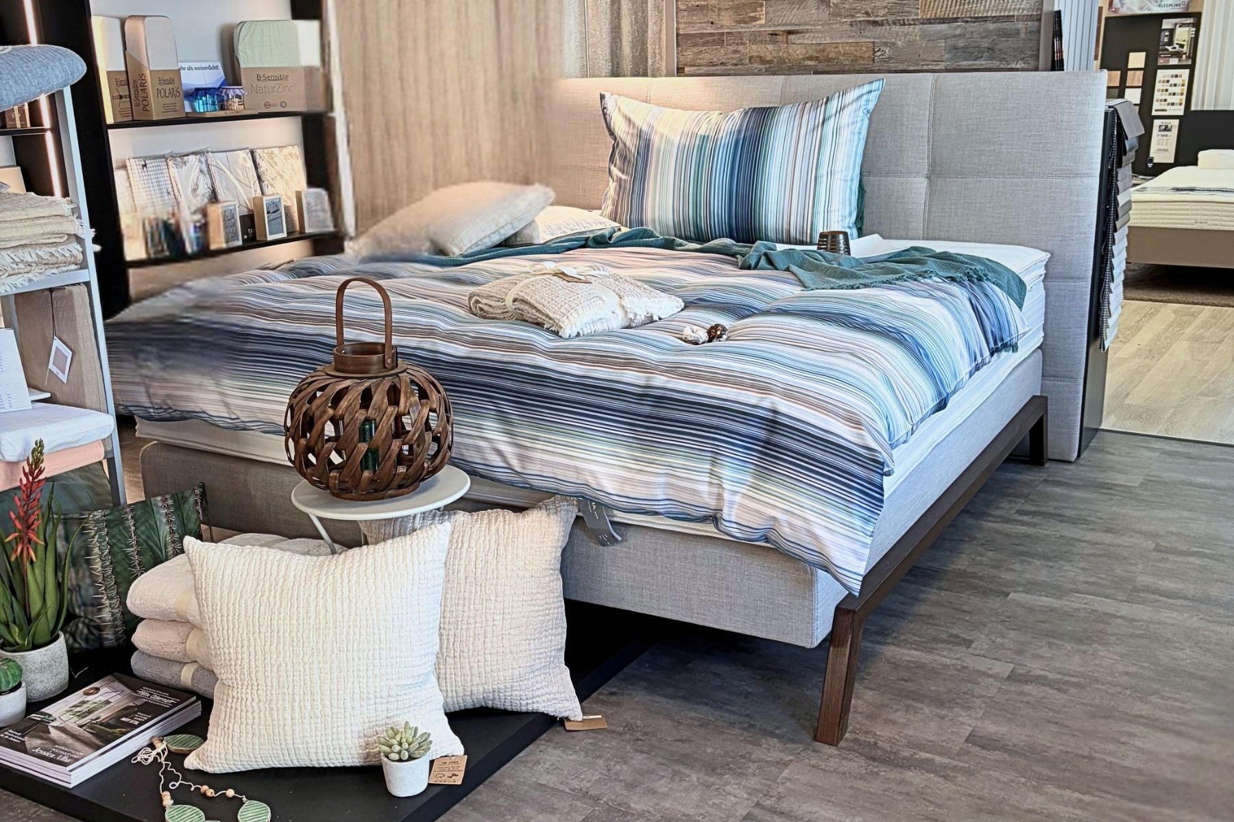 2024-Gesundes-Schlafen-Betten-im-Showroom
