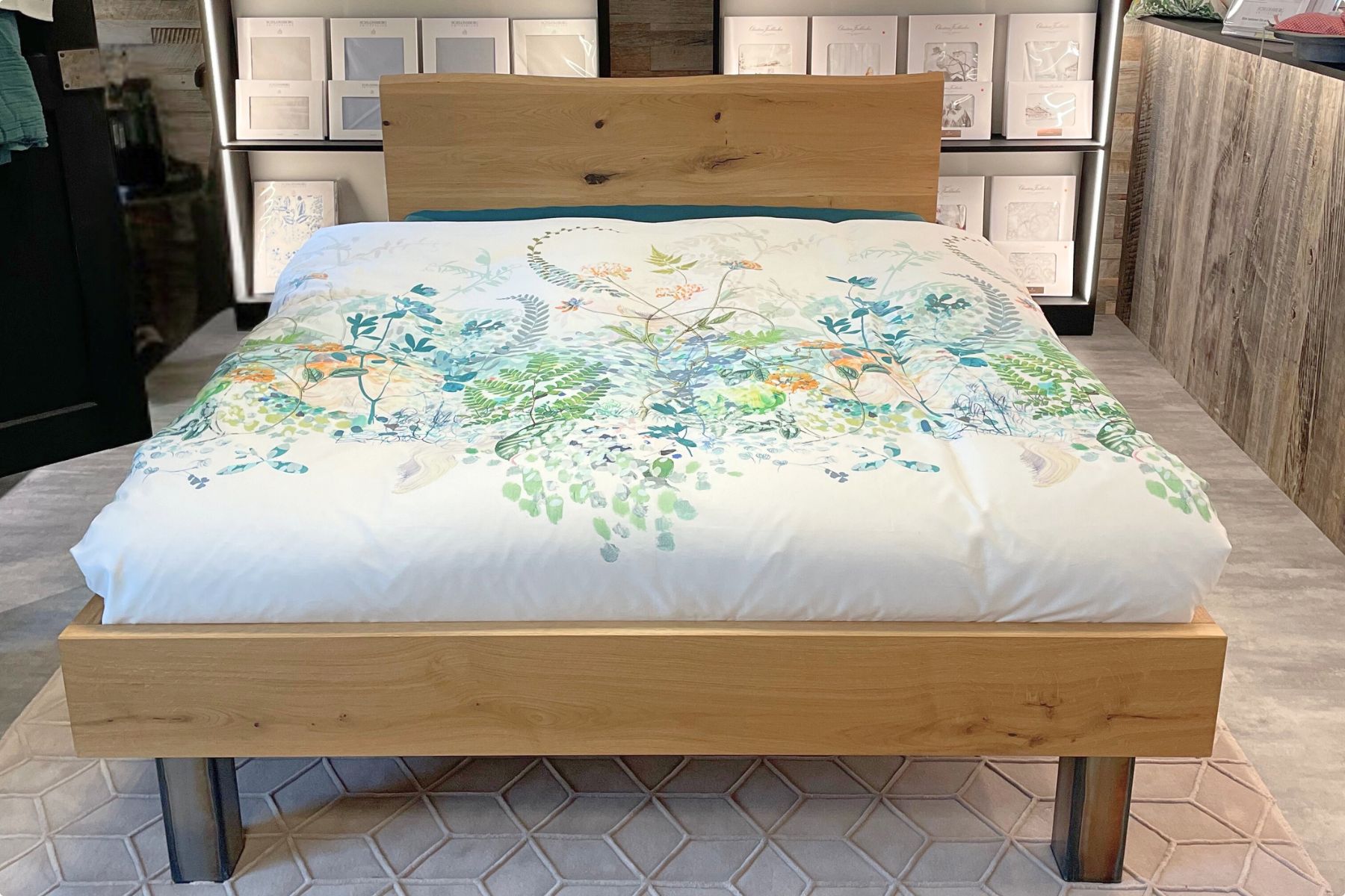 Felix-Odermatt-Gesundes-Schlafen-Massiv-furniert-Eiche-Detail-1